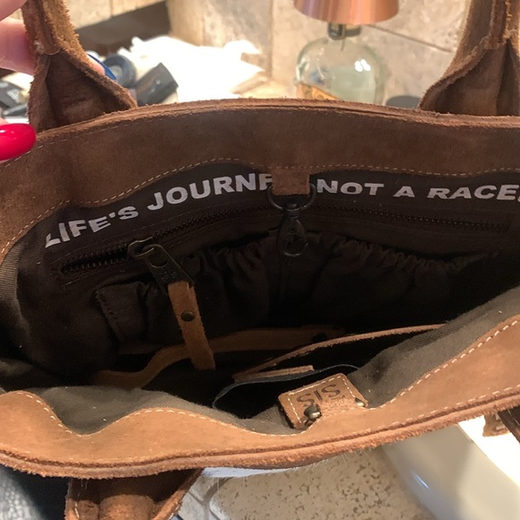STS Ranchwear Women's Cowhide Saddle Tramp tote (3). Tags are not included - Picture 4 of 6